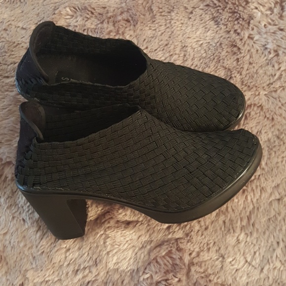 steve madden stretch shoes